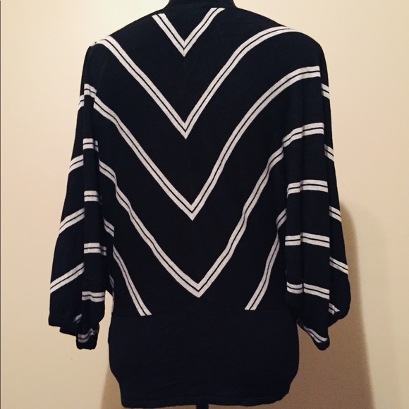 Beautiful Black & White Dolman Batwing Sleeve Sweater Sz Med EUC - Picture 6 of 9